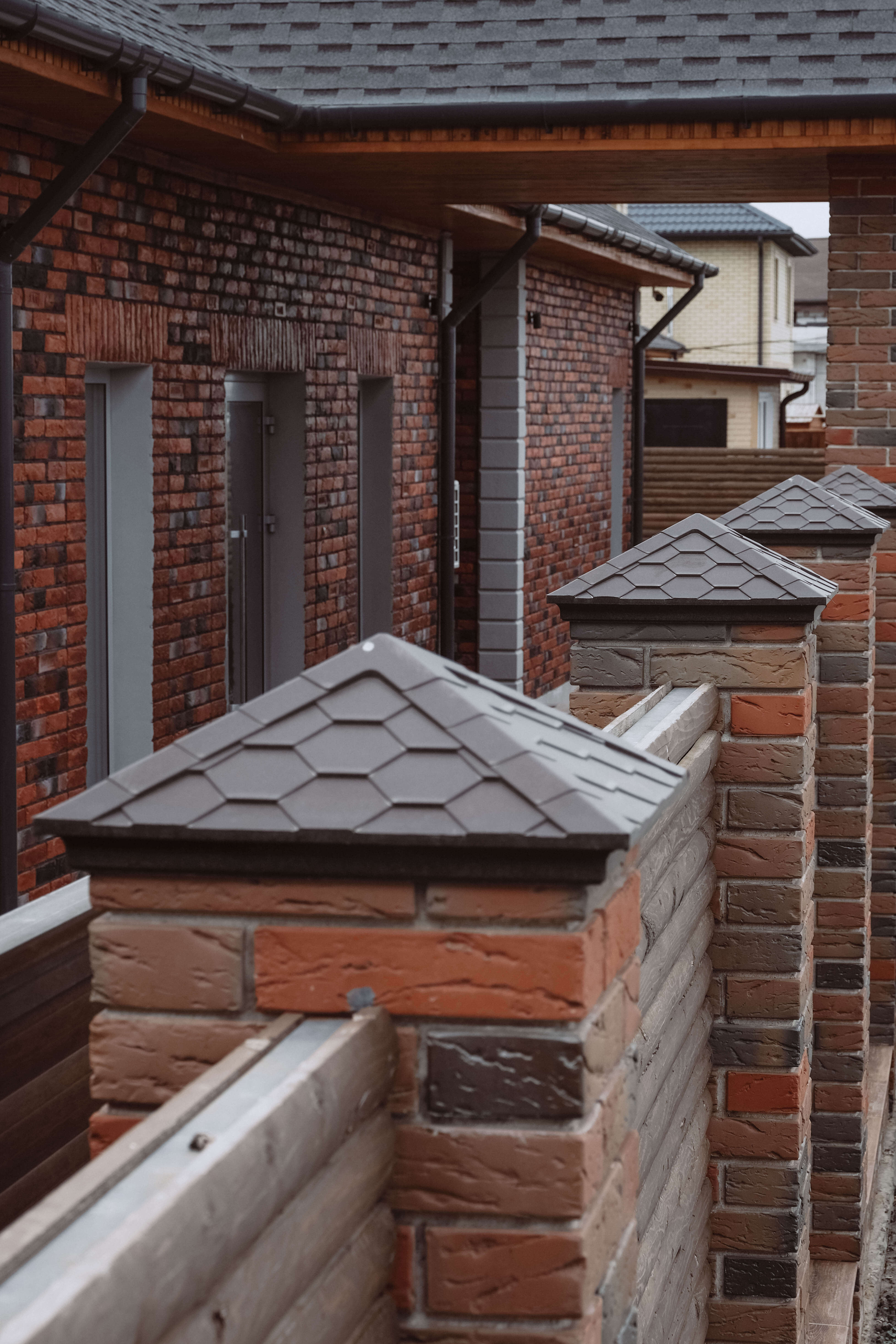 Колпак Zking Эверест Коричневый на столб 1.5х1.5 кирпича (390х390мм) в Копейске фото